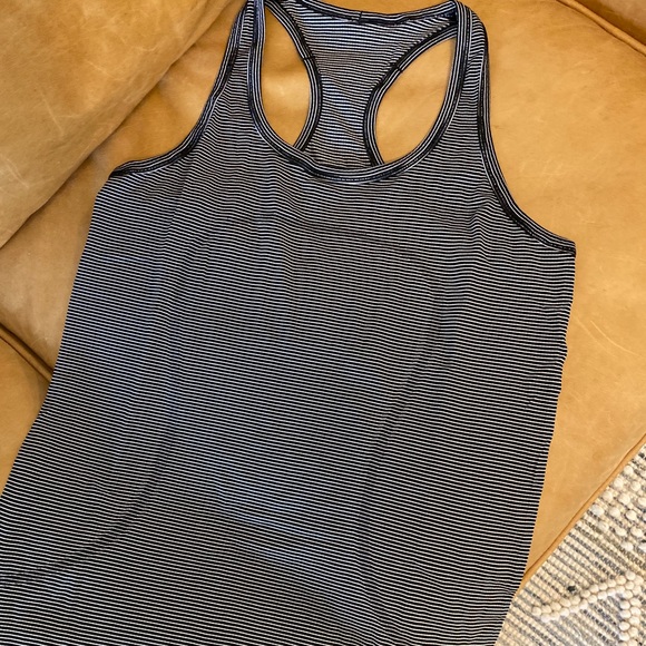 Lulu lemon tank size 12 - Picture 1 of 3